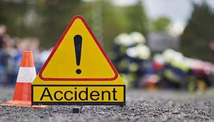 गुजरात: सड़क हादसे में परिवार के 10 सदस्यों की मौत, CM ने जताया दुख गुजरात: सड़क हादसे में परिवार के 10 सदस्यों की मौत, CM ने जताया दुख