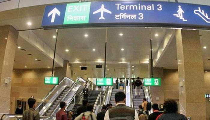 एयरपोर्ट की सुरक्षा में सेंधमारी, फर्जी ई-टिकट के जरिए अंदर घुसने वालों की संख्या में इजाफा एयरपोर्ट की सुरक्षा में सेंधमारी, फर्जी ई-टिकट के जरिए अंदर घुसने वालों की संख्या में इजाफा