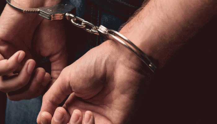 सेना की वर्दी पहन ट्रेनिंग कैंप में दाखिल हुए तीन शख्स, पुलिस ने किया गिरफ्तार सेना की वर्दी पहन ट्रेनिंग कैंप में दाखिल हुए तीन शख्स, पुलिस ने किया गिरफ्तार