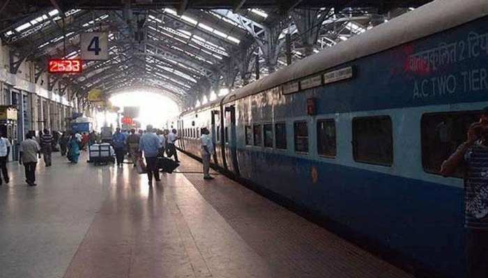 अब ट्रेनों में लिखा जाएगा, ‘कोई टिप नहीं दें, अगर बिल नहीं मिला तो खाना मुफ्त’ अब ट्रेनों में लिखा जाएगा, ‘कोई टिप नहीं दें, अगर बिल नहीं मिला तो खाना मुफ्त’