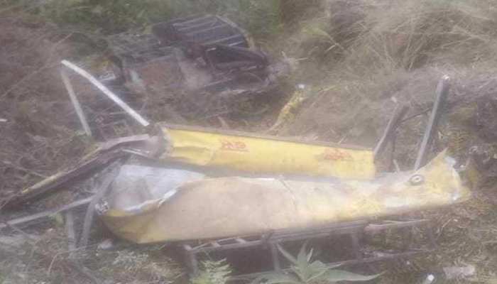 सिरमौर में भीषण हादसा, खाई में गिरी स्कूल बस, ड्राइवर समेत 7 बच्चों की मौत सिरमौर में भीषण हादसा, खाई में गिरी स्कूल बस, ड्राइवर समेत 7 बच्चों की मौत