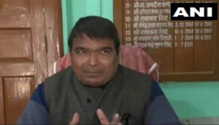 छात्रा ने छेड़खानी करने वाले को पीटा तो प्रिंसीपल बोले-इससे होती है बदनामी और काट दिया स्कूल से नाम छात्रा ने छेड़खानी करने वाले को पीटा तो प्रिंसीपल बोले-इससे होती है बदनामी और काट दिया स्कूल से नाम