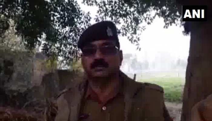 संभल: पेड़ से लटके मिले 2 सगी बहनों के शव, पुलिस मान रही खुदकुशी संभल: पेड़ से लटके मिले 2 सगी बहनों के शव, पुलिस मान रही खुदकुशी