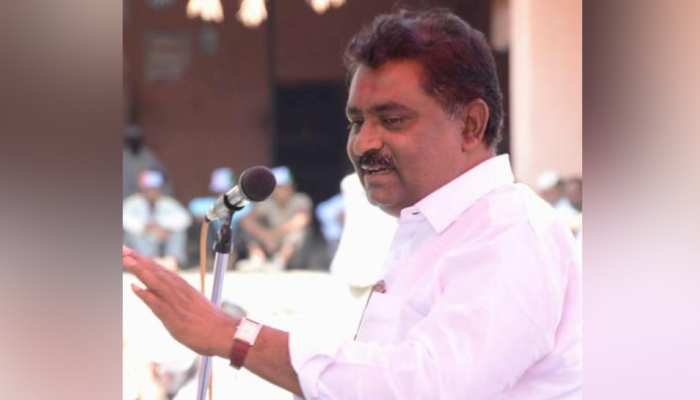 BJP विधायक के बिगड़े बोल- 'बिहारी महिलाएं बच्चों को गांव में जन्म देती हैं, मिठाई यहां बांटी जाती है' BJP विधायक के बिगड़े बोल- 'बिहारी महिलाएं बच्चों को गांव में जन्म देती हैं, मिठाई यहां बांटी जाती है'