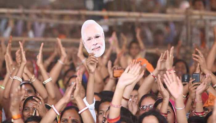 1000 वर्ग फीट से छोटे घर के सवर्ण मालिक आएंगे आरक्षण के दायरे में, जानें 8 अहम बातें 1000 वर्ग फीट से छोटे घर के सवर्ण मालिक आएंगे आरक्षण के दायरे में, जानें 8 अहम बातें