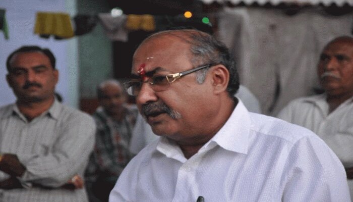 गुजरात में पूर्व बीजेपी विधायक की चलती ट्रेन में गोली मारकर हत्या गुजरात में पूर्व बीजेपी विधायक की चलती ट्रेन में गोली मारकर हत्या