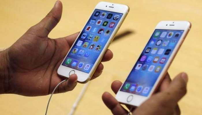 नोएडा में बन रहा Samsung का नया फोन, कीमत में Xiaomi को मिलेगी टक्कर नोएडा में बन रहा Samsung का नया फोन, कीमत में Xiaomi को मिलेगी टक्कर