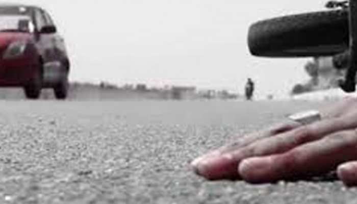 बिहारः दर्दनाक हादसे में मोटरसाइकिल सवार 2 लोगों की मौत, एक गंभीर रूप से घायल बिहारः दर्दनाक हादसे में मोटरसाइकिल सवार 2 लोगों की मौत, एक गंभीर रूप से घायल