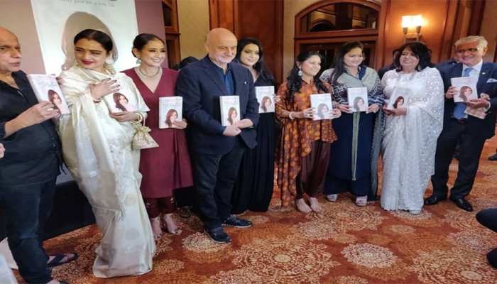 मनीषा कोइराला ने कैंसर के दर्द को किताब में उकेरा, कहा- लिखते समय उन पलों को जीना मुश्किल था मनीषा कोइराला ने कैंसर के दर्द को किताब में उकेरा, कहा- लिखते समय उन पलों को जीना मुश्किल था