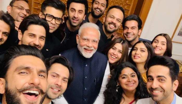 PM मोदी से मिलकर खिलखिला उठे बॉलीवुड सितारे, रणवीर सिंह ने क्लिक की सेल्फी PM मोदी से मिलकर खिलखिला उठे बॉलीवुड सितारे, रणवीर सिंह ने क्लिक की सेल्फी
