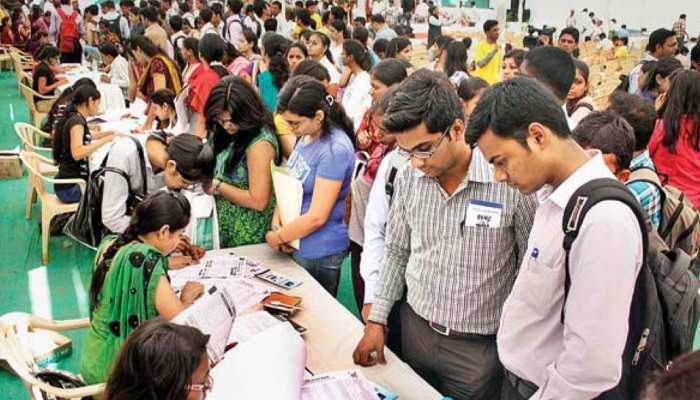 रांची में 1 लाख युवाओं को मिली नौकरी, सांकेतिक ऑफर लेटर दिए गए रांची में 1 लाख युवाओं को मिली नौकरी, सांकेतिक ऑफर लेटर दिए गए