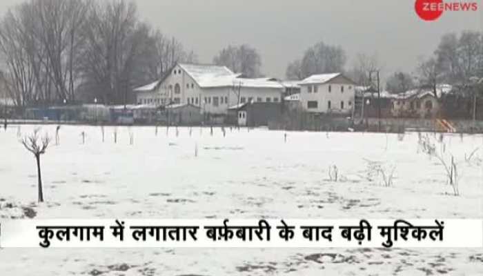 Heavy snowfall in Jammu & Kashmir; Normal life disrupted