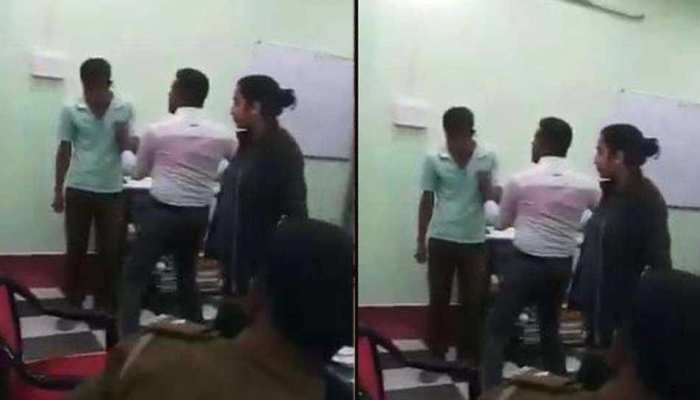 थाने में व्यक्ति की पिटाई को लेकर पश्चिम बंगाल सरकार ने कलेक्टर का किया तबादला थाने में व्यक्ति की पिटाई को लेकर पश्चिम बंगाल सरकार ने कलेक्टर का किया तबादला