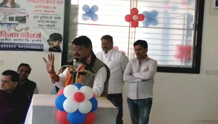 15 दिन के अंदर उल्टी कर देंगे MP सरकार, ऊपर से सिग्नल मिलने की देर: कैलाश विजयवर्गीय 15 दिन के अंदर उल्टी कर देंगे MP सरकार, ऊपर से सिग्नल मिलने की देर: कैलाश विजयवर्गीय