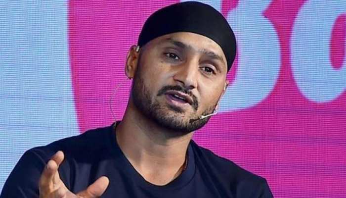 हार्दिक पंड्या पर कार्रवाई को लेकर बोले हरभजन सिंह, 'सही हुआ, ऐसा ही होना चाहिए था' हार्दिक पंड्या पर कार्रवाई को लेकर बोले हरभजन सिंह, 'सही हुआ, ऐसा ही होना चाहिए था'