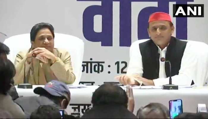 सपा कार्यकर्ता ध्यान से सुन लें, आज से मायावती का अपमान हमारा अपमान है: अखिलेश यादव सपा कार्यकर्ता ध्यान से सुन लें, आज से मायावती का अपमान हमारा अपमान है: अखिलेश यादव