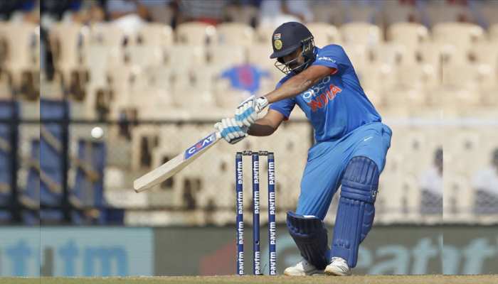 INDvsAUS: टीम इंडिया के संकट मोचक बने रोहित, छक्के से ऐसे खोला अपना खाता INDvsAUS: टीम इंडिया के संकट मोचक बने रोहित, छक्के से ऐसे खोला अपना खाता