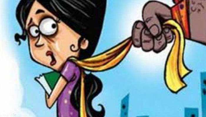 फरीदाबाद: बीच मार्केट लड़की से छेड़छाड़ करना पड़ा मंहगा, युवक की पिटाई का Video Viral फरीदाबाद: बीच मार्केट लड़की से छेड़छाड़ करना पड़ा मंहगा, युवक की पिटाई का Video Viral