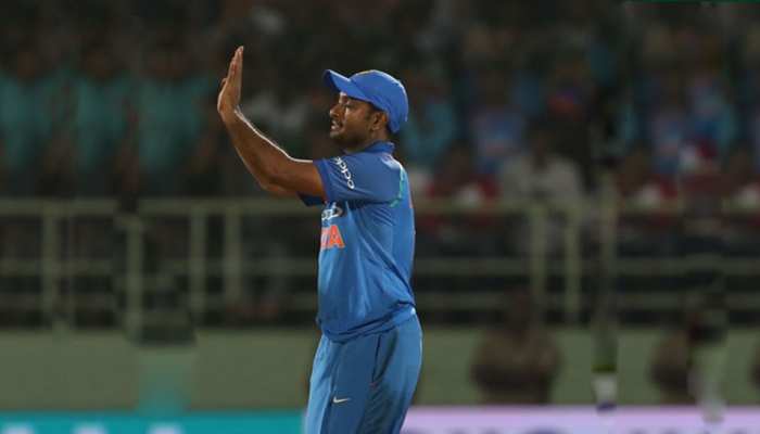 INDvsAUS: सिडनी में फ्लॉप रहे रायडू को लगा झटका, गेंदबाजी एक्शन आया संदेह के घेरे में INDvsAUS: सिडनी में फ्लॉप रहे रायडू को लगा झटका, गेंदबाजी एक्शन आया संदेह के घेरे में