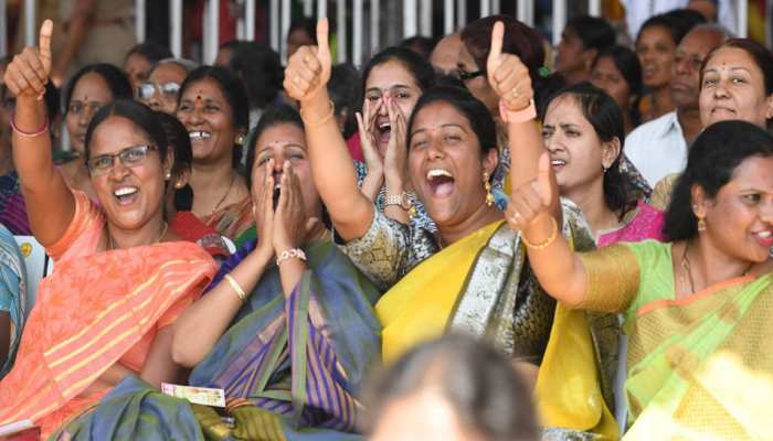 गुजरात में आर्थिक रूप से कमजोर सवर्णों को 10% आरक्षण आज से, ऐसे मिलेगा लाभ गुजरात में आर्थिक रूप से कमजोर सवर्णों को 10% आरक्षण आज से, ऐसे मिलेगा लाभ