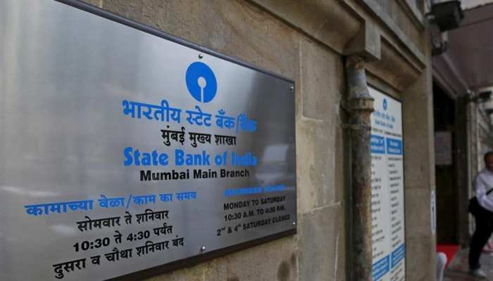 SBI ने करोड़ों ग्राहकों को भेजा मैसेज, कहा- हम पूछते नहीं, आप बताएं नहीं! SBI ने करोड़ों ग्राहकों को भेजा मैसेज, कहा- हम पूछते नहीं, आप बताएं नहीं!