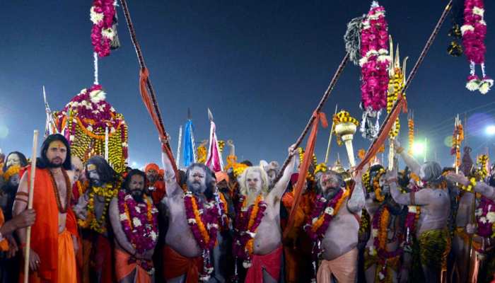 कुंभ 2019: अखाड़ों का अपना है दस्तूर, आज भी जारी है वर्षों पुरानी परंपरा कुंभ 2019: अखाड़ों का अपना है दस्तूर, आज भी जारी है वर्षों पुरानी परंपरा
