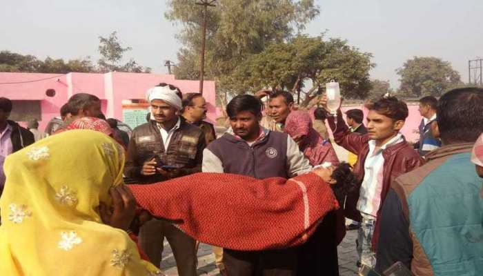 बुलंदशहर: गुब्बारे के इंतजार में खड़े थे बच्चे और तभी हुआ बड़ा हादसा, कई मासूम हुए घायल बुलंदशहर: गुब्बारे के इंतजार में खड़े थे बच्चे और तभी हुआ बड़ा हादसा, कई मासूम हुए घायल