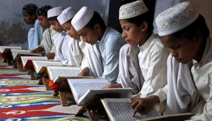AMU में शुरू होगा सेना में मौलवी बनने का कोर्स, 100 प्रतिशत मिलेगी नौकरी AMU में शुरू होगा सेना में मौलवी बनने का कोर्स, 100 प्रतिशत मिलेगी नौकरी