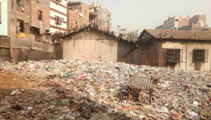 दिल्ली सरकार के दावों की खुली पोल, स्कूली बच्चों को आज तक नसीब नहीं हुई पक्की छत दिल्ली सरकार के दावों की खुली पोल, स्कूली बच्चों को आज तक नसीब नहीं हुई पक्की छत