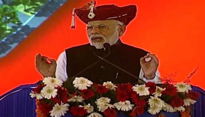 महागठबंधन पर PM मोदी का हमला, 'जब ये लोकतंत्र की बात करते हैं तो देश कहता है 'वाह क्या बात है' महागठबंधन पर PM मोदी का हमला, 'जब ये लोकतंत्र की बात करते हैं तो देश कहता है 'वाह क्या बात है'