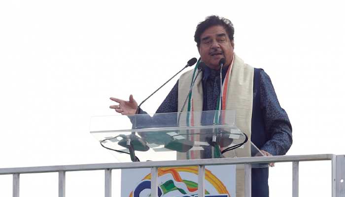 विपक्ष को रास आ रहा है शत्रुघ्न सिन्हा का बगावती तेवर, कांग्रेस बोली- साहसी काम किया विपक्ष को रास आ रहा है शत्रुघ्न सिन्हा का बगावती तेवर, कांग्रेस बोली- साहसी काम किया