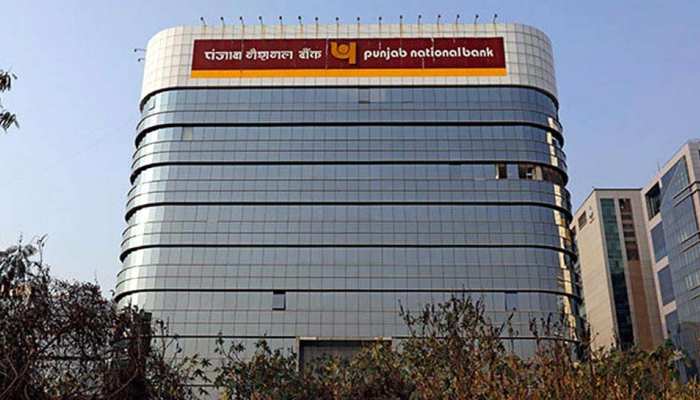 नीरव मोदी घोटाले में गई PNB के दो एग्जिक्यूटिव डायरेक्टर्स की नौकरी नीरव मोदी घोटाले में गई PNB के दो एग्जिक्यूटिव डायरेक्टर्स की नौकरी