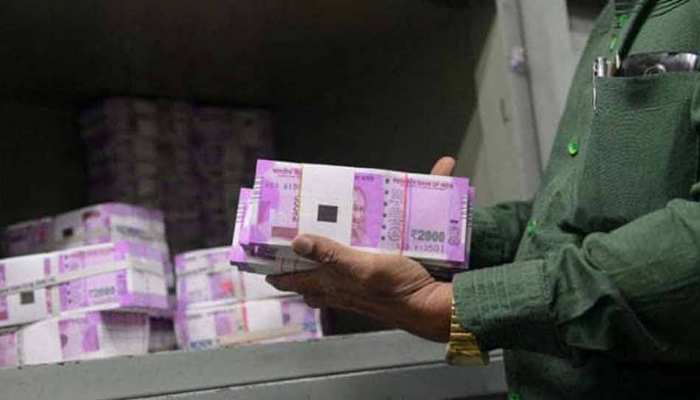 भारत में 9 अमीरों के पास 50% लोगों से ज्यादा संपत्ति, अगले 4 साल में हर रोज 70 अमीर बढ़ेंगे भारत में 9 अमीरों के पास 50% लोगों से ज्यादा संपत्ति, अगले 4 साल में हर रोज 70 अमीर बढ़ेंगे
