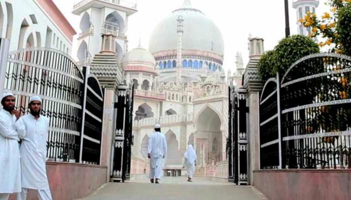 दारुल उलूम ने गणतंत्र दिवस पर मदरसा छात्रों को ट्रेनों में सफर न करने की दी हिदायत दारुल उलूम ने गणतंत्र दिवस पर मदरसा छात्रों को ट्रेनों में सफर न करने की दी हिदायत