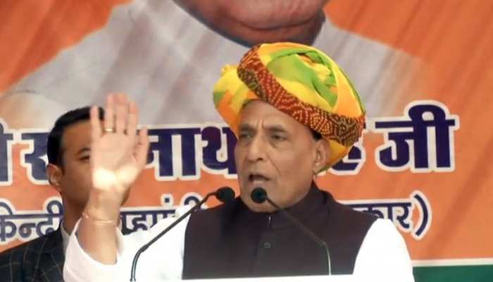 जीवन के लिए सिर्फ शिक्षा नहीं मूल्यों के प्रति प्रतिबद्धता भी जरूरी: राजनाथ सिंह जीवन के लिए सिर्फ शिक्षा नहीं मूल्यों के प्रति प्रतिबद्धता भी जरूरी: राजनाथ सिंह