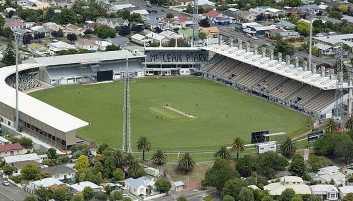 INDvsNZ: नेपियर में अजीब वजह से रुका खेल, अंपायरों को भी याद नहीं ऐसा पहले कब हुआ था INDvsNZ: नेपियर में अजीब वजह से रुका खेल, अंपायरों को भी याद नहीं ऐसा पहले कब हुआ था