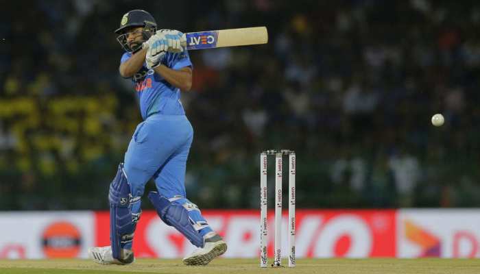 INDvsNZ: रोहित शर्मा ने जड़ा ऐसा छक्का, एक ही गेंद पर हो गए दो कमाल INDvsNZ: रोहित शर्मा ने जड़ा ऐसा छक्का, एक ही गेंद पर हो गए दो कमाल