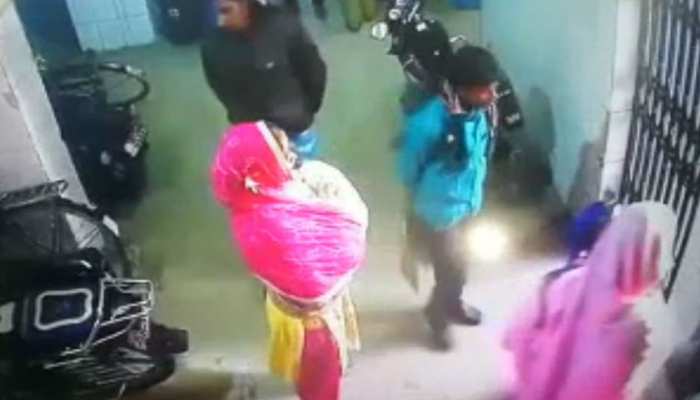 अररिया: सदर अस्पताल से चोरी हुआ नवजात, इलाज के दौरान मां की हुई थी मौत अररिया: सदर अस्पताल से चोरी हुआ नवजात, इलाज के दौरान मां की हुई थी मौत