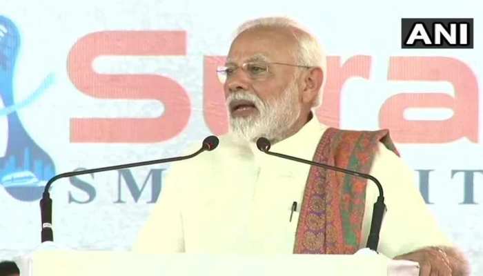 सूरत में बोले PM मोदी, सरकार का लक्ष्य है, हवाई चप्पल पहनने वाला भी करे हवाई यात्रा सूरत में बोले PM मोदी, सरकार का लक्ष्य है, हवाई चप्पल पहनने वाला भी करे हवाई यात्रा