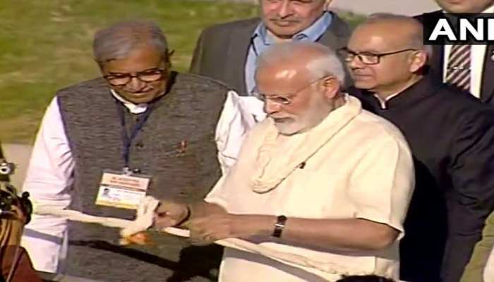 प्रधानमंत्री नरेंद्र मोदी ने नमक सत्याग्रह संग्रहालय राष्ट्र को किया समर्पित प्रधानमंत्री नरेंद्र मोदी ने नमक सत्याग्रह संग्रहालय राष्ट्र को किया समर्पित
