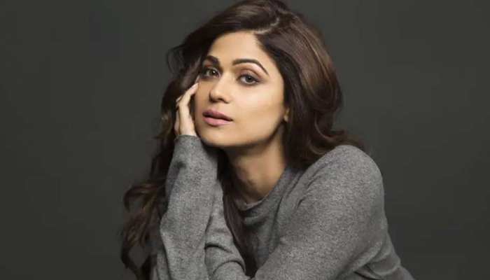शिल्पा शेट्टी की बहन शमिता शेट्टी की कार को मारी टक्कर, ड्राइवर के साथ की मारपीट शिल्पा शेट्टी की बहन शमिता शेट्टी की कार को मारी टक्कर, ड्राइवर के साथ की मारपीट