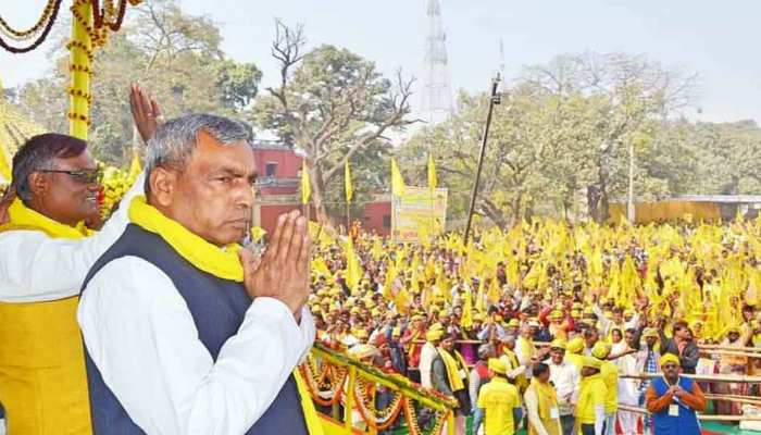 अपनी ही सरकार के खिलाफ बोले मंत्री, 'BJP से साधु-संत और राम मंदिर चाहने वाले दोनों नाराज' अपनी ही सरकार के खिलाफ बोले मंत्री, 'BJP से साधु-संत और राम मंदिर चाहने वाले दोनों नाराज'