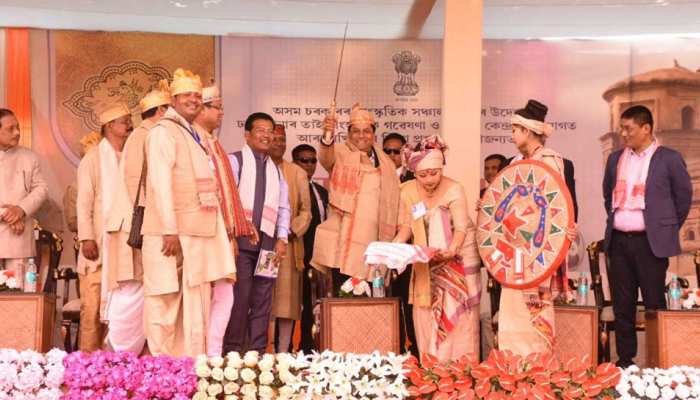 असम: ताई आहोम समुदाय ने पूर्वजों की याद में मनाया 'मे-दम- में- फि' धार्मिक उत्सव असम: ताई आहोम समुदाय ने पूर्वजों की याद में मनाया 'मे-दम- में- फि' धार्मिक उत्सव