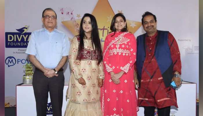 अमृता फडणवीस ने की 'मिट्टी के सितारे' की घोषणा, पहला रियलिटी शो जो गरीब बच्चों को देगा मौका अमृता फडणवीस ने की 'मिट्टी के सितारे' की घोषणा, पहला रियलिटी शो जो गरीब बच्चों को देगा मौका