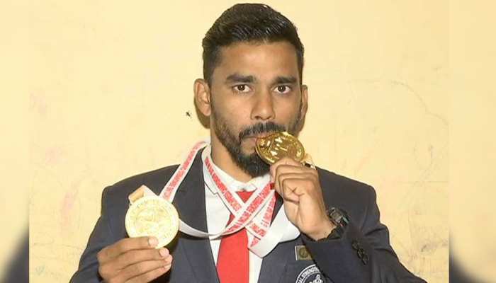 सूरत: मां-पत्नी के गहने गिरवी रख शुरू की थी ट्रेनिंग, 500 प्रतिभागियों को पछाड़ यहां जीता गोल्ड सूरत: मां-पत्नी के गहने गिरवी रख शुरू की थी ट्रेनिंग, 500 प्रतिभागियों को पछाड़ यहां जीता गोल्ड