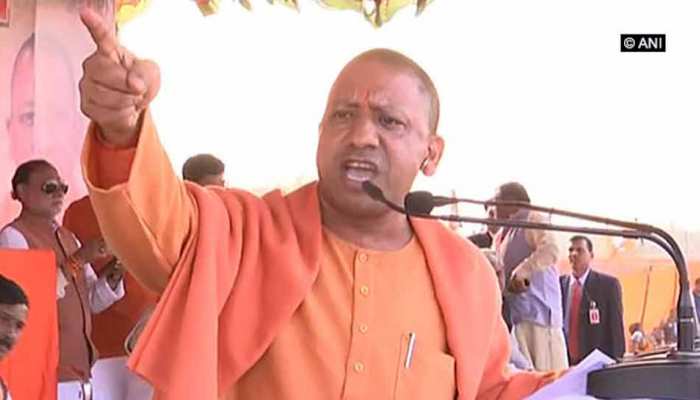पुरुलिया पहुंचकर योगी ने लगाए 'जय श्री राम' के नारे, कहा - गर्व से कहिये हम हिंदू हैं पुरुलिया पहुंचकर योगी ने लगाए 'जय श्री राम' के नारे, कहा - गर्व से कहिये हम हिंदू हैं
