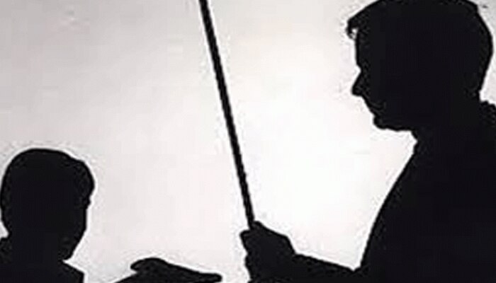 LKG क्लास के बच्चे ने पढ़ाई पर नहीं दिया ध्यान, तो गुस्साई टीचर ने कहा... LKG क्लास के बच्चे ने पढ़ाई पर नहीं दिया ध्यान, तो गुस्साई टीचर ने कहा...