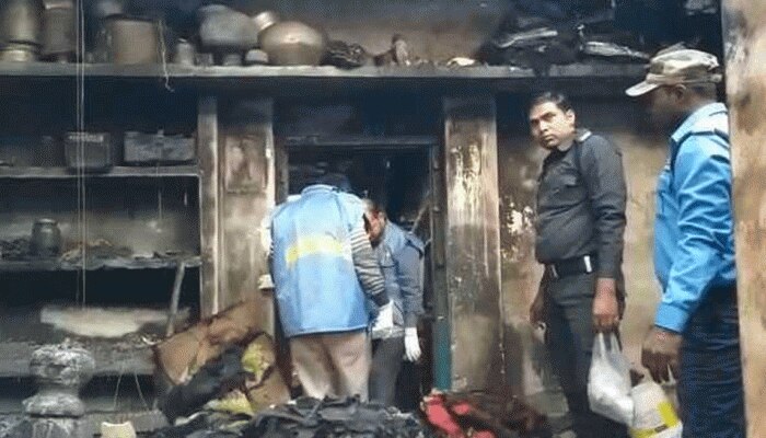 बंगालः भाई को सरकारी नौकरी मिलने से नाराज बड़े भाई ने लगाई घर में आग, 6 लोगों की मौत बंगालः भाई को सरकारी नौकरी मिलने से नाराज बड़े भाई ने लगाई घर में आग, 6 लोगों की मौत
