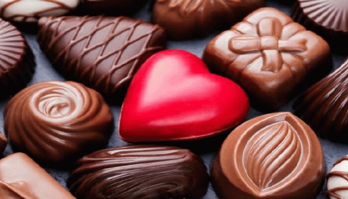 Valentine's day 2019: चॉकलेट डे पर इस तरह से करिए उनसे अपने प्यार का इजहार Valentine's day 2019: चॉकलेट डे पर इस तरह से करिए उनसे अपने प्यार का इजहार