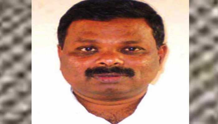 केरल: विधायक ने महिला आईएएस अफसर को 'बिना दिमाग वाली' कहा केरल: विधायक ने महिला आईएएस अफसर को 'बिना दिमाग वाली' कहा